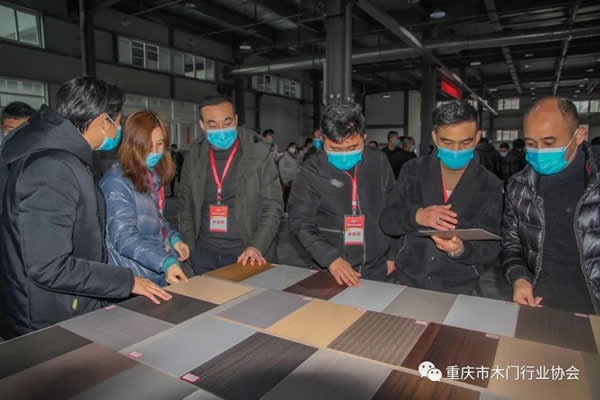 重庆开州、贵州赤水组团考察重庆木门及定制企业