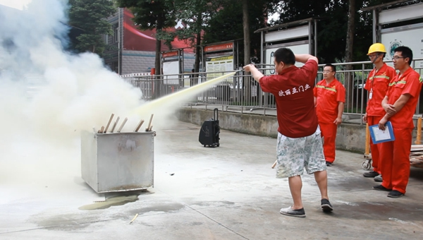 欧丽亚木门举行消防安全演练活动