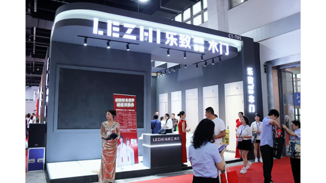 明星助阵！乐致木门成为永康门博会超火爆的展位！